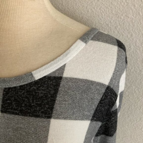 WAS $17 Old Navy top - Picture 3 of 5